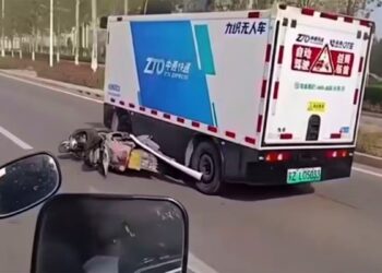 Αυτόνομα van στην Κίνα κάνουν τη μία γκάφα μετά την άλλη (+video)