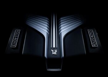 Η Rolls-Royce κρατά ζωντανό τον V12