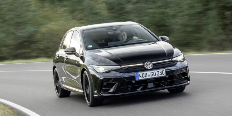 Το Volkswagen Golf R τώρα και σε Black Edition