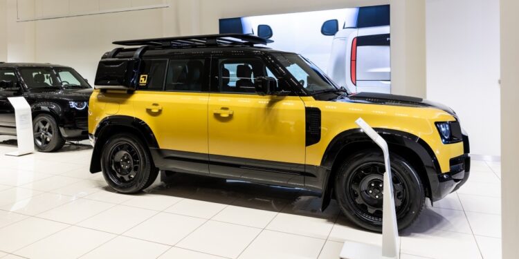 Το μοναδικό Land Rover Defender Trophy στην Spanos Luxury Cars