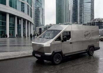 Οι Ρώσοι προλαβαίνουν την Tesla με το πρώτο «Cybervan»