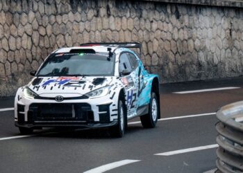 Ο Ακίο Τογιόντα έκανε επίδειξη της υδρογονοκίνησης στο WRC