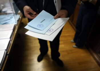 Σε δημόσια διαβούλευση το νομοσχέδιο για την επιστολική ψήφο και την εκλογική περιφέρεια Απόδημου Ελληνισμού