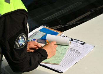 Με το πόδι στο γκάζι, μεθυσμένοι και χωρίς κράνος χιλιάδες οδηγοί την εορταστική περίοδο - Βεβαιώθηκαν πάνω από 40.000 παραβάσεις - ertnews.gr