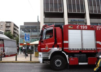 Ραφήνα: Εντοπίστηκε άνθρωπος χωρίς τις αισθήσεις του μετά από κατάσβεση σπιτιού