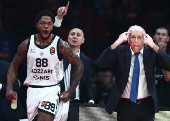 Έφτασε στην Ελλάδα για τον Ολυμπιακό ο Ταϊρίκ Τζόουνς - www.ertsports.gr