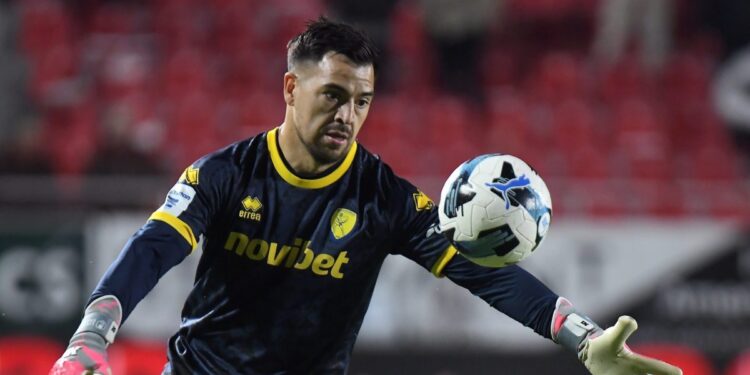 Ο Τσάβες ανακοινώνεται και... φοράει γάντια - www.ertsports.gr