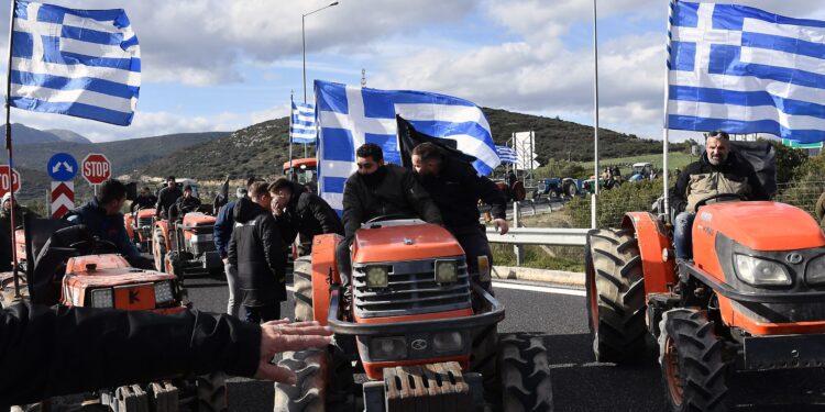 Σε στάση αναμονής οι αγρότες μέχρι την εξειδίκευση των μέτρων - «Δεν θα μείνουμε θεατές» διαμηνύει η κυβέρνηση - ertnews.gr