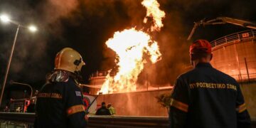 Δήμαρχος Περάματος για την πυρκαγιά: Αίτημά μας να μην υπάρχουν δεξαμενές καυσίμων σε γειτονιές με σχολεία και σπίτια - ertnews.gr