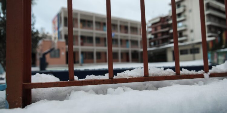 Κλειστές αρκετές σχολικές μονάδες λόγω των χαμηλών θερμοκρασιών - Δείτε τις περιοχές - ertnews.gr