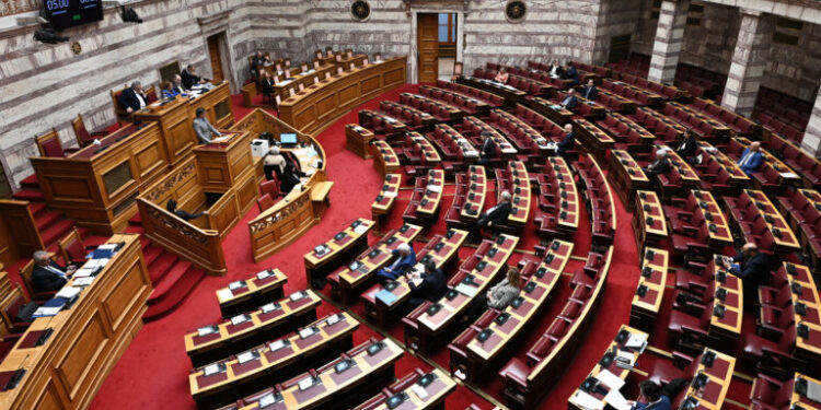 Βουλή: Live η συζήτηση για τη σύσταση διακομματικής επιτροπής για το αγροτικό