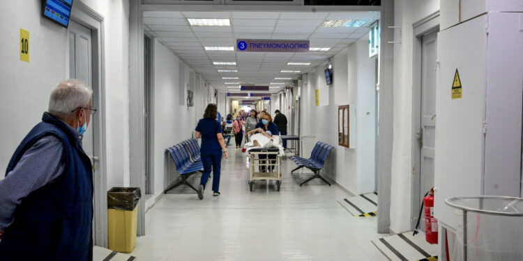 Εκρηκτική αύξηση νοσηλειών και βαριών περιστατικών λόγω γρίπης – Οι περισσότεροι ασθενείς είναι ανεμβολίαστοι