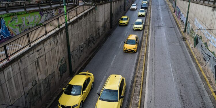 Σε 48ωρες επαναλαμβανόμενες απεργίες από την Τρίτη τα ταξί - Λυμπερόπουλος: Σε καμία χώρα της Ε.Ε. δεν υπάρχει υποχρεωτική μετάβαση σε ηλεκτρικό - ertnews.gr
