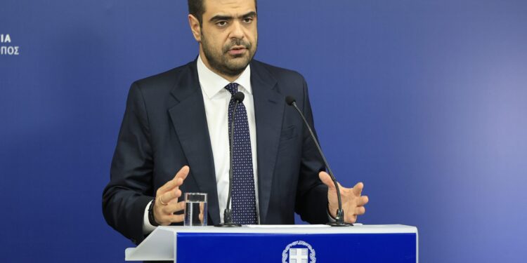 Μαρινάκης για Βαρουφάκη: Ντροπή και αηδία - Γονείς έχουν χάσει παιδιά από ναρκωτικά