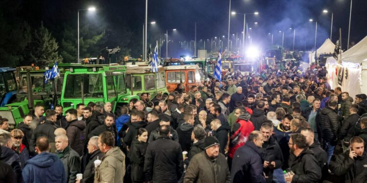 Κυβερνητικές πηγές σε αγρότες: Αν είστε όλοι μαζί θα συναντηθείτε με τον Πρωθυπουργό - Παραπέμπουν σε διάλογο με Χατζηδάκη και Τσιάρα - ertnews.gr