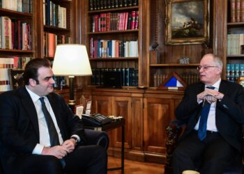 Οι προοπτικές της ελληνικής και ευρωπαϊκής οικονομίας στο επίκεντρο της συνάντησης Τασούλα - Πιερρακάκη