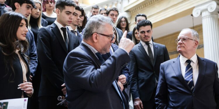 Ο Κ. Τασούλας συναντήθηκε με φοιτητές του Τμήματος Πολιτικής Επιστήμης και Διεθνών Σχέσεων του Πανεπιστημίου Πελοποννήσου - ertnews.gr