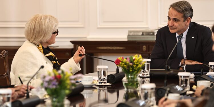 Συνάντηση Μητσοτάκη με τη Γαλλίδα υπ. Άμυνας: Εργαζόμαστε από κοινού για την ανανέωση της Στρατηγικής Εταιρικής Σχέσης