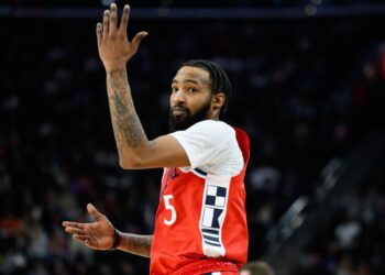 Πρόβλημα στους Κλίπερς με Ντέρικ Τζόουνς Τζ - www.ertsports.gr