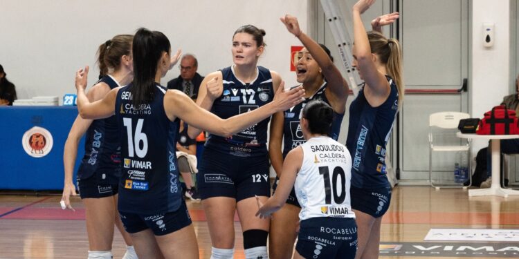 Πέρασε από το Μαρκόπουλο ο ΑΟ Θήρας - www.ertsports.gr