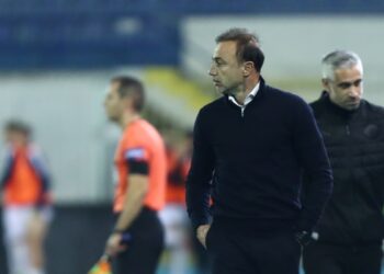 Κόντης: «Τα παιδιά αξίζουν τα πάντα γιατί αυτοί παίζουν στο γήπεδο» - www.ertsports.gr