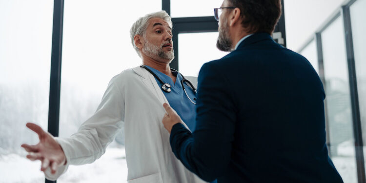 Αύξηση περιστατικών βίας στις δημόσιες δομές υγείας παρατηρεί ο Ιατρικός Σύλλογος Αθηνών