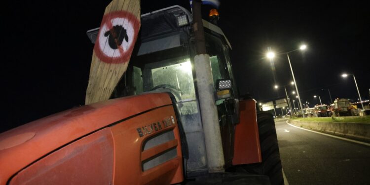 ΚΚΕ: Η κυβέρνηση συνεχίζει τις μεθοδεύσεις της για να διασπάσει τον αγώνα των βιοπαλαιστών αγροτών