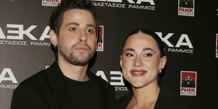 Ο Αναστάσιος Ράμμος επέστρεψε από το μαιευτήριο με τη νεογέννητη κόρη του και τη σύντροφό του