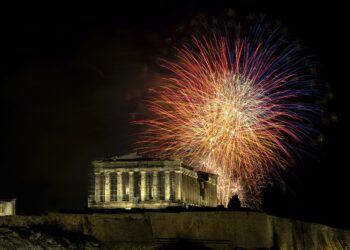 Πρωτοχρονιά στην Ελλάδα και τον Κόσμο με το ΕΡΤnews - ertnews.gr