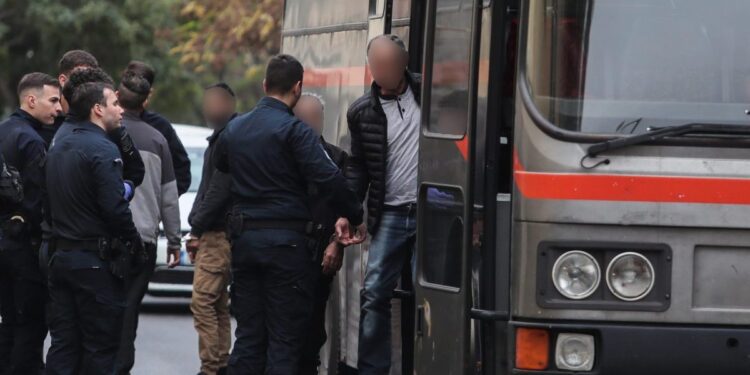 Στις 3 Φεβρουαρίου η δίκη για τον αστυνομικό της Βουλής που κατηγορείται ότι κακοποιούσε τα παιδιά του