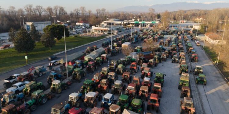 Άρειος Πάγος για αγρότες: Να εφαρμοστεί άμεσα η παραγγελία για τα μπλόκα