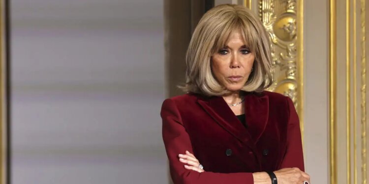 Μπριζίτ Μακρόν: Καταδικάστηκαν 10 άτομα που διέδιδαν πως είναι άνδρας - Ανάμεσά τους «μέντιουμ» που διέδωσε τις φήμες