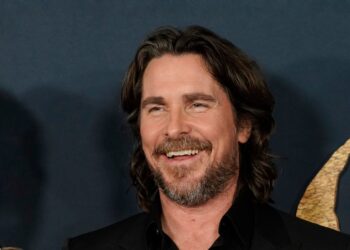 Η Νύφη του Φρανκενστάιν ξαναγεννιέται: Η Μάγκι Τζίλενχαλ φέρνει την πανκ ροκ εκδοχή της ιστορίας με πρωταγωνιστή τον Κρίστιαν Μπέιλ