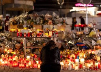Κραν Μοντανά: Ο ιδιοκτήτης του μπαρ παραδέχτηκε ότι η έξοδος κινδύνου ήταν κλειδωμένη - Πολλά θύματα πέθαναν στην προσπάθειά τους να την ανοίξουν