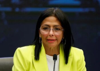 Ντέλσι Ροντρίγκες: Ανέλαβε το «τιμόνι» της Βενεζουέλας η «τίγρης» του Νικολάς Μαδούρο