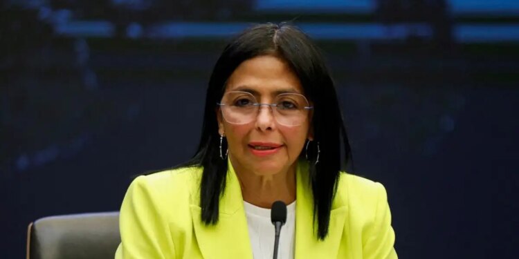 Ντέλσι Ροντρίγκες: Ανέλαβε το «τιμόνι» της Βενεζουέλας η «τίγρης» του Νικολάς Μαδούρο