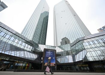 Εισαγγελική έρευνα στη Deutsche Bank για τον Αμπράμοβιτς