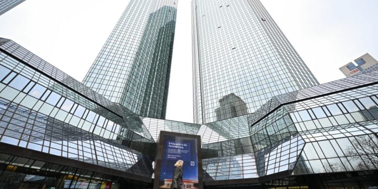 Εισαγγελική έρευνα στη Deutsche Bank για τον Αμπράμοβιτς