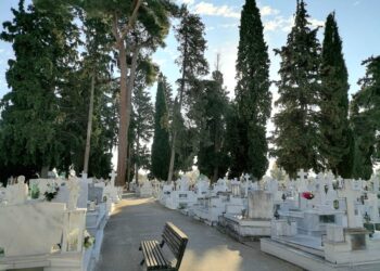 Καταγγελία για κλοπή οστών από τάφο στους Αγίους Αναργύρους – Λύτρα ζήτησε ο δράστης για να τα επιστρέψει