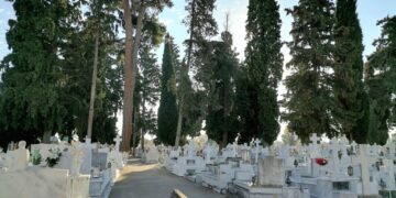 Καταγγελία για κλοπή οστών από τάφο στους Αγίους Αναργύρους – Λύτρα ζήτησε ο δράστης για να τα επιστρέψει