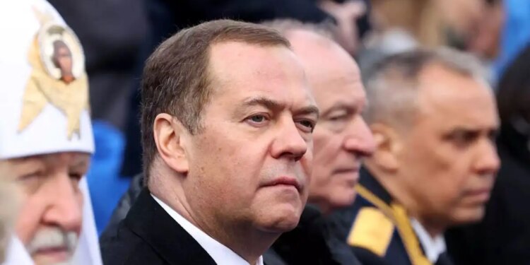 Μεντβέντεφ: «Η Ρωσία δεν θα ανεχτεί ευρωπαϊκά ή νατοϊκά στρατεύματα στην Ουκρανία - Να τι θα πάθετε»