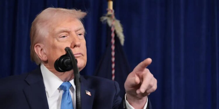 Ο Τραμπ μετά τη Βενεζουέλα απειλεί την Κολομβία: «Μου ακούγεται καλή ιδέα» - Η αναφορά σε Γροιλανδία, Μεξικό και Κούβα