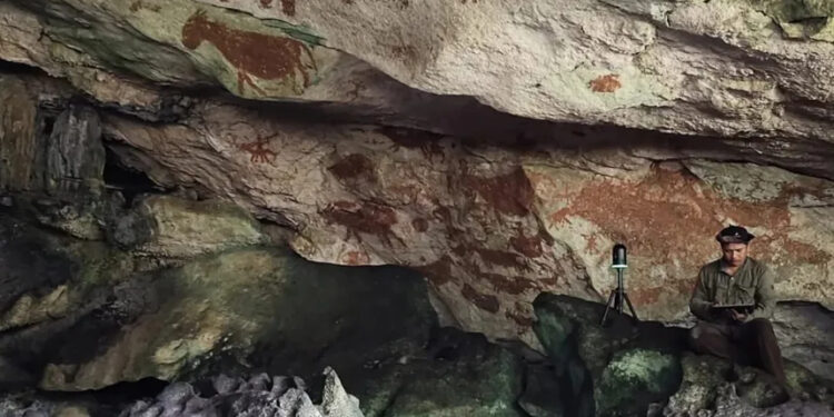 Ανακαλύφθηκε το αρχαιότερο γνωστό δείγμα βραχογραφίας στον κόσμο ηλικίας τουλάχιστον 67.800 ετών