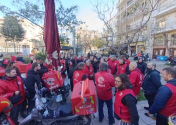 Κοινή παρουσία εργαζομένων από τον κλάδο των ταχυμεταφορών στον ΟΜΕΔ για τη Συλλογική Σύμβαση Εργασίας