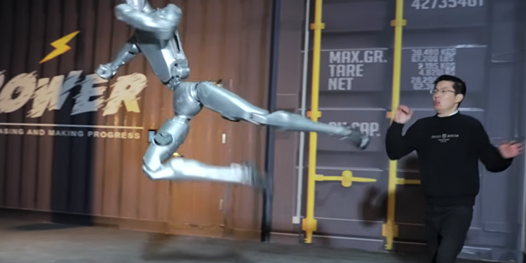 Θέλετε να προπονηθείτε με ένα ρομπότ; – Μόνο μη ξεχάσετε την απόσταση ασφαλείας