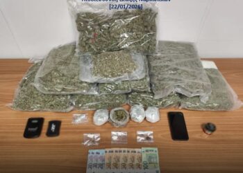 Συνελήφθη 33χρονος στην Αττική που παρέλαβε ταχυδρομικό δέμα με ακατέργαστη κάνναβη