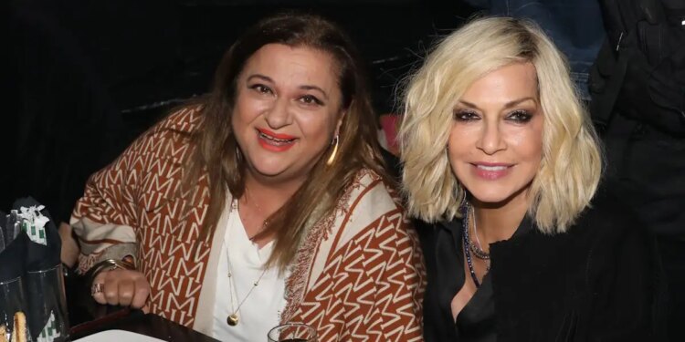 «Πίνει, παίζει χαρτιά και βρίζει» λέει με χιούμορ