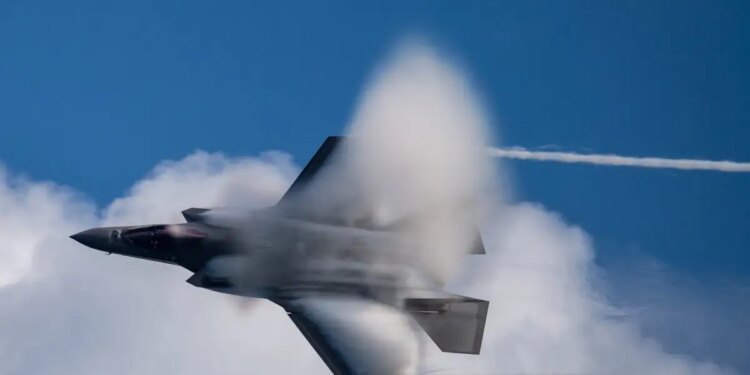 Το Ιράν έκλεισε προσωρινά τον εναέριο χώρο του - Εκδόθηκε νέα NOTAM