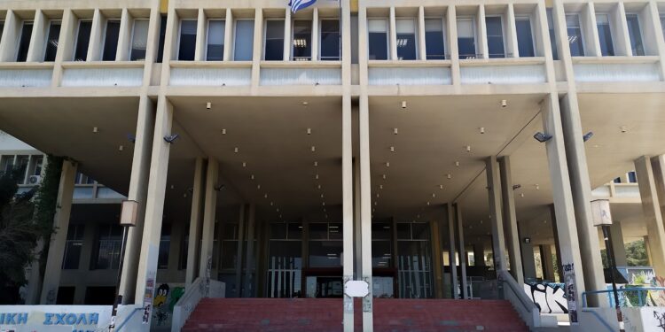 Δ. Δρόσος (Κοσμ. Φιλοσοφικής ΕΚΠΑ) στο ΕΡΤnews Radio 105,8 για διαγραφή τεταρτοετών: Λάθος του συστήματος – Θα διορθωθεί