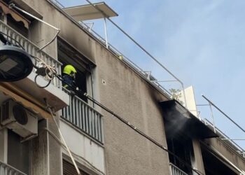Φωτιά σε διαμέρισμα στην πλατεία Αμερικής – Δεν εγκλωβίστηκαν άτομα